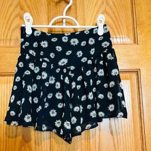 FLOWY DAISY SHORTS